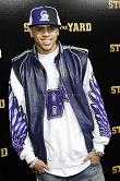 chris brown lookin really sexii as can be